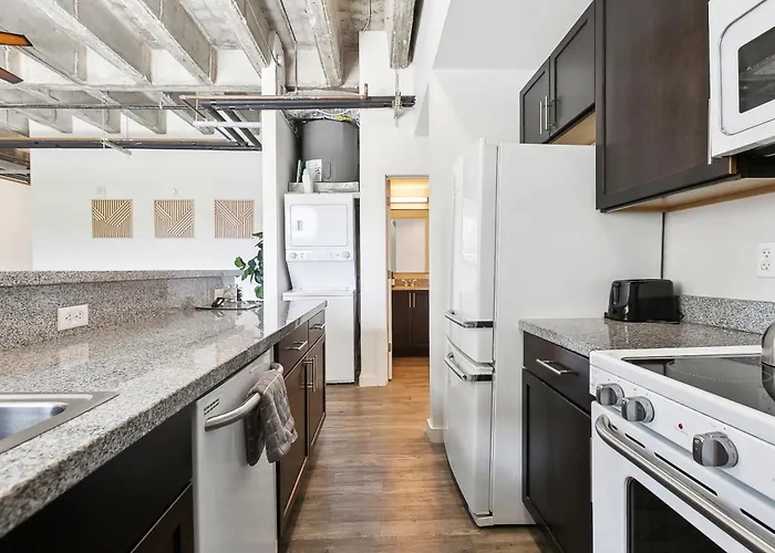 Industrial Downtown Apartment - 2Bd 2Ba