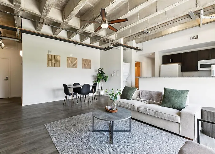 Industrial Downtown Apartment - 2Bd 2Ba