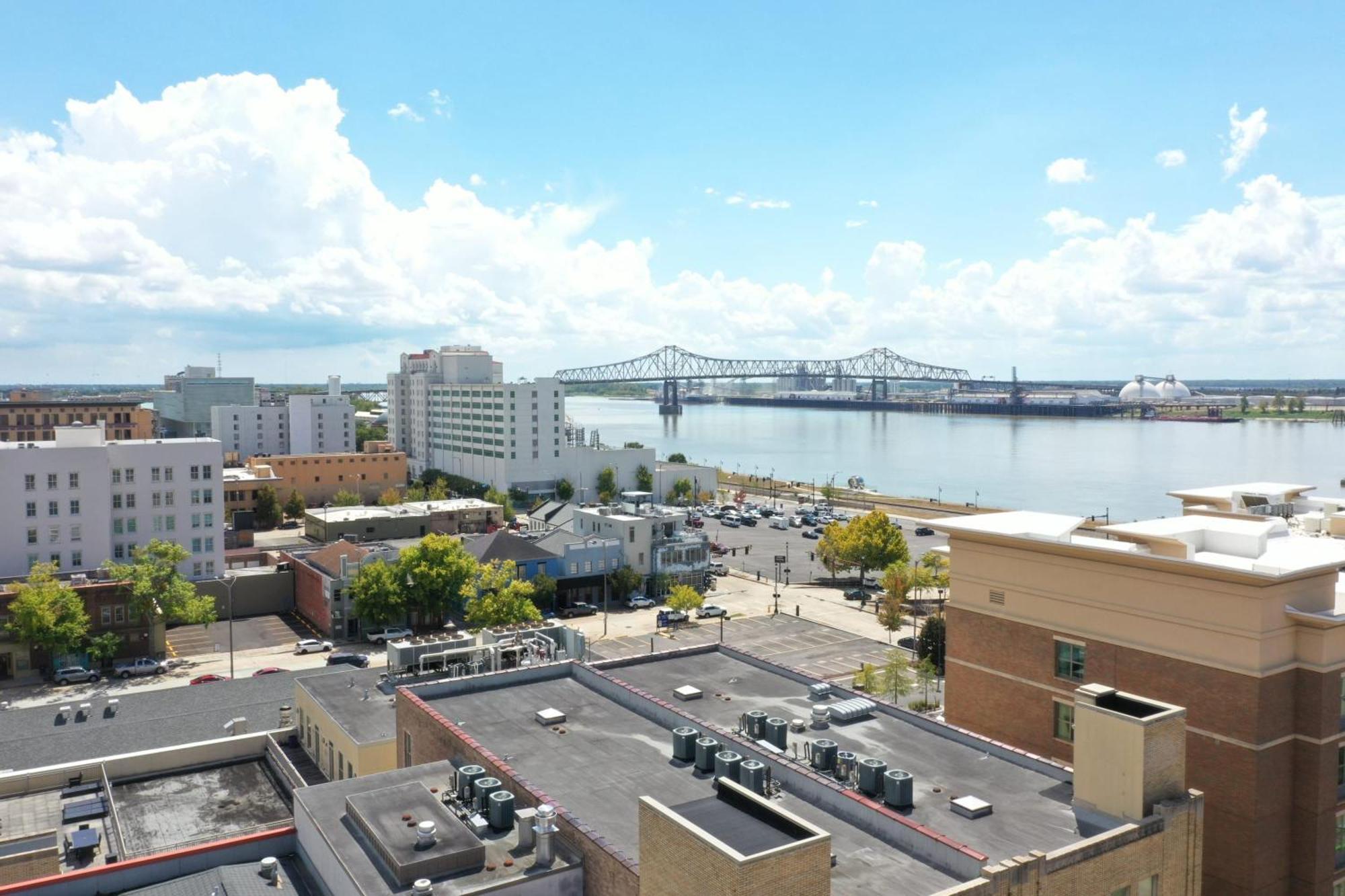 Industrial Downtown - 2bd 2ba *