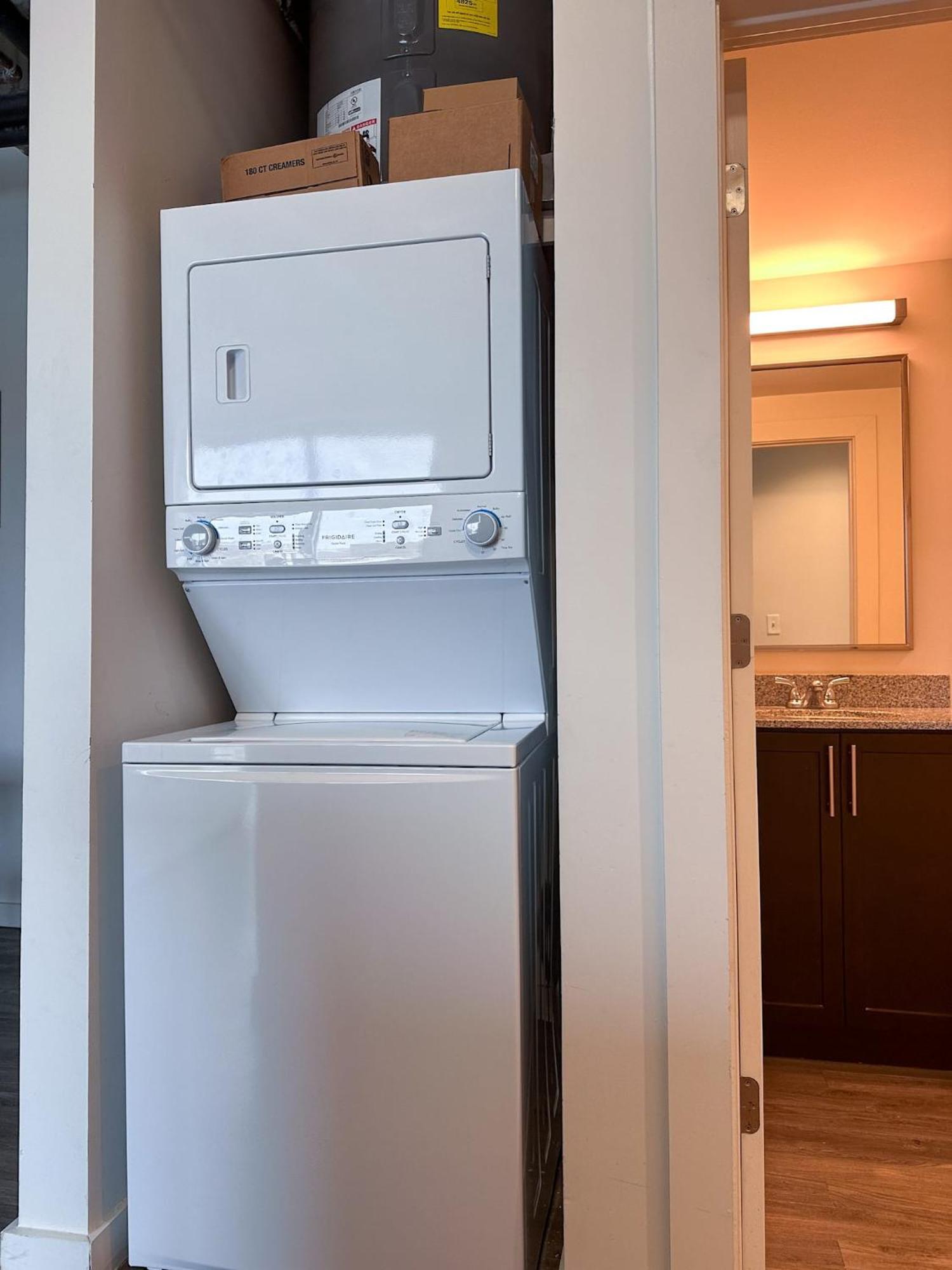 Industrial Downtown - 2bd 2ba Apartment *