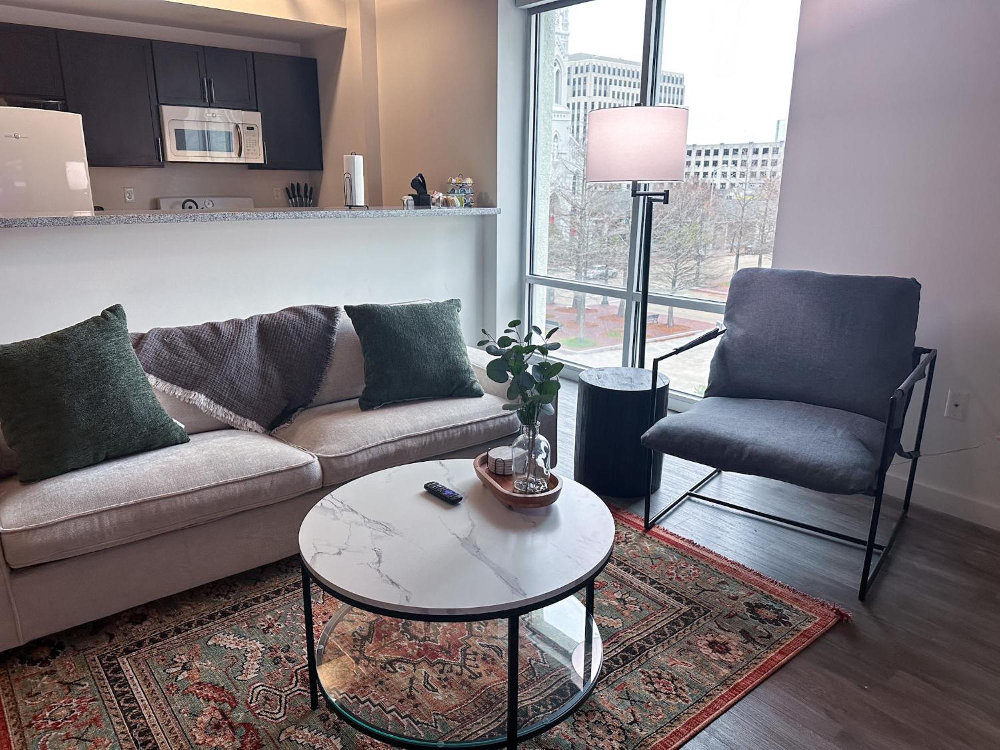 Industrial Downtown - 2bd 2ba