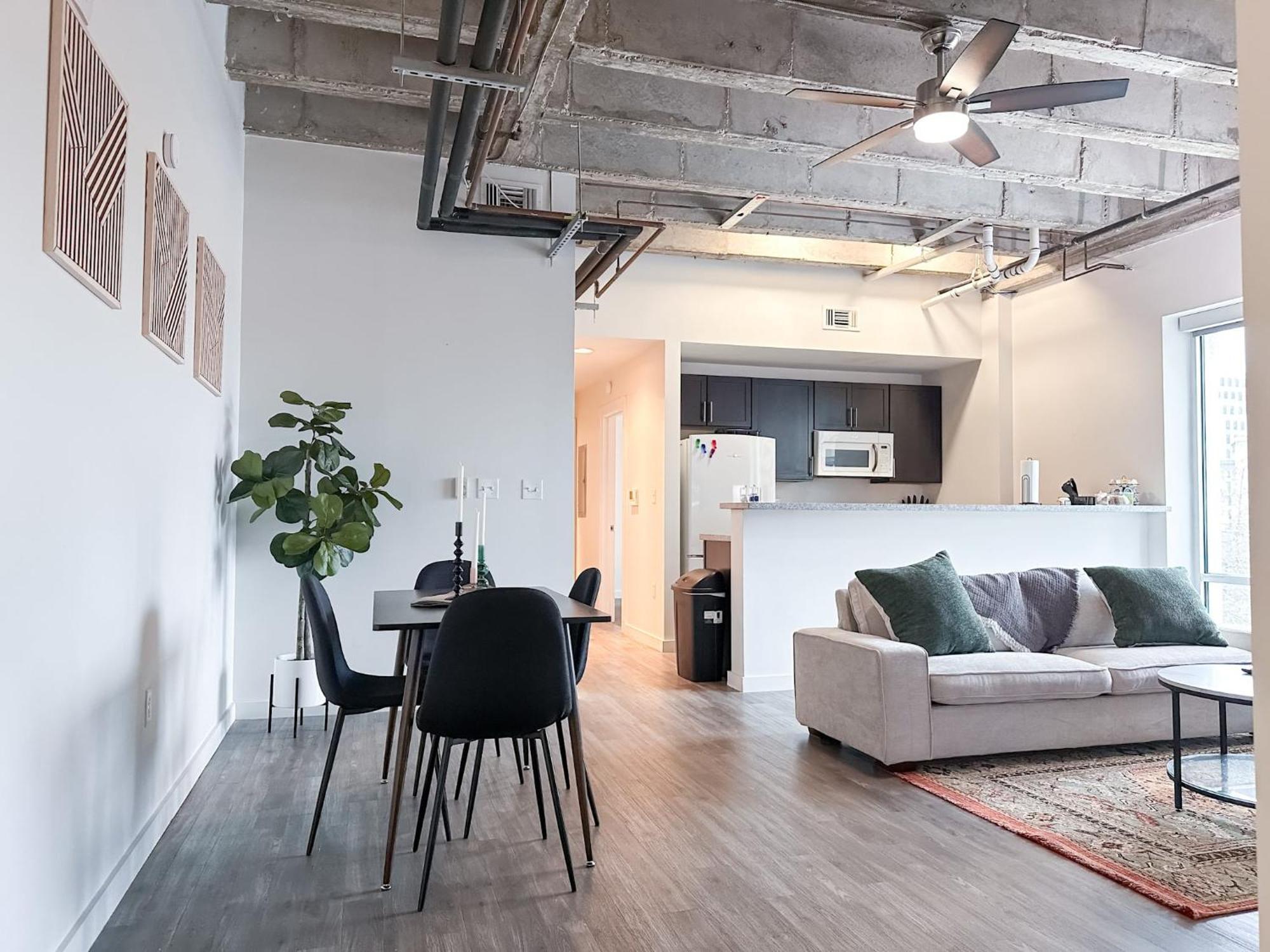 Industrial Downtown - 2bd 2ba *