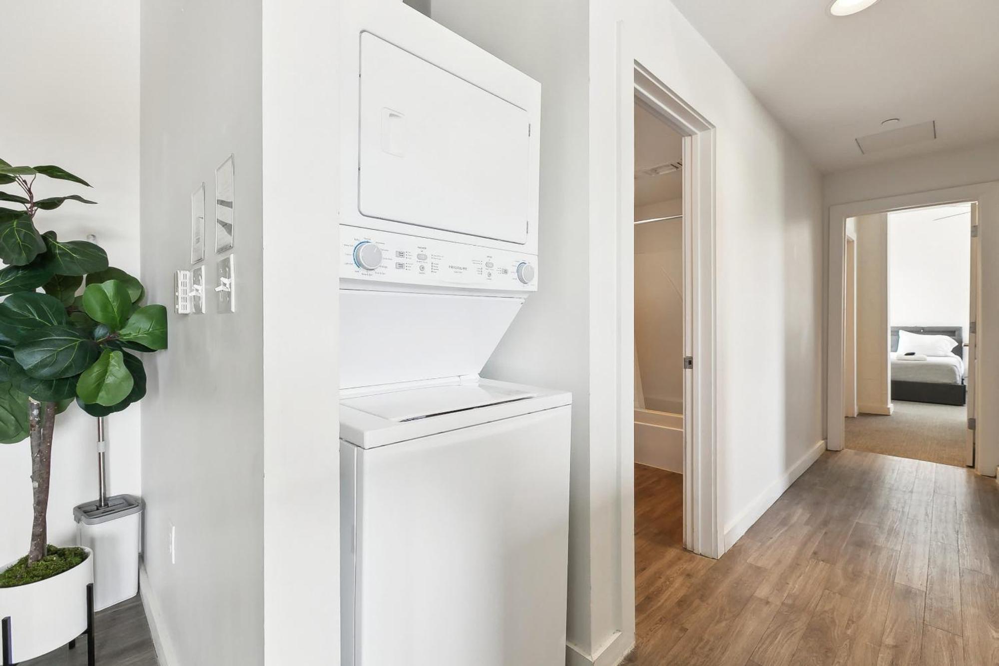 Industrial Downtown - 2bd 2ba