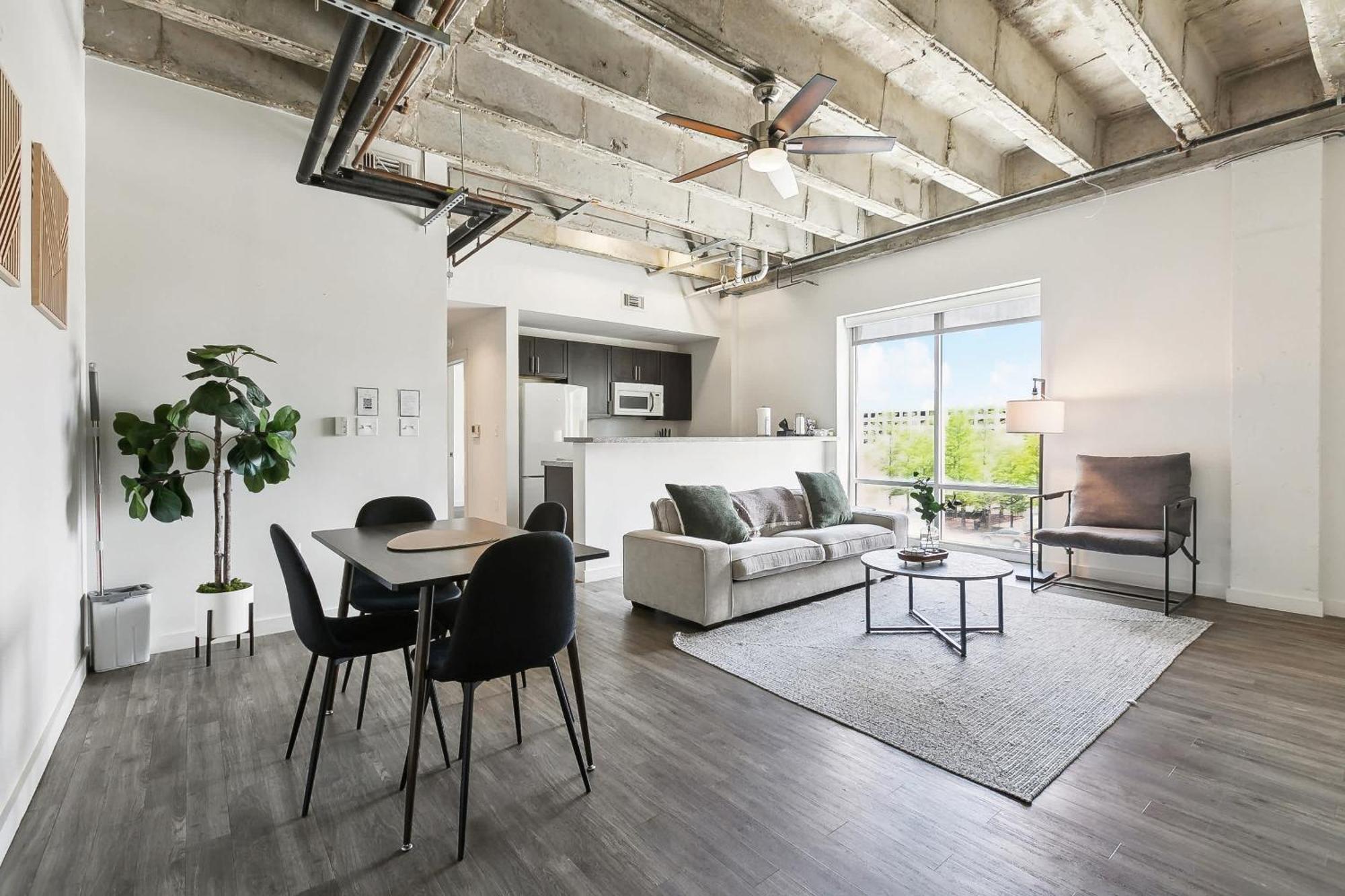 Apartment Industrial Downtown - 2bd 2ba
